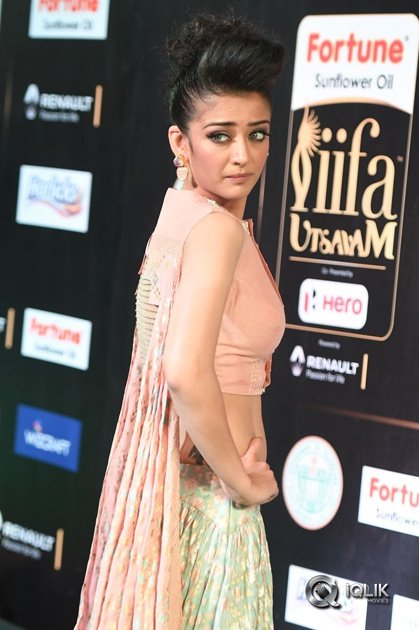 Akshara-Hassan-At-IIFA-Utsavam-Awards-2017